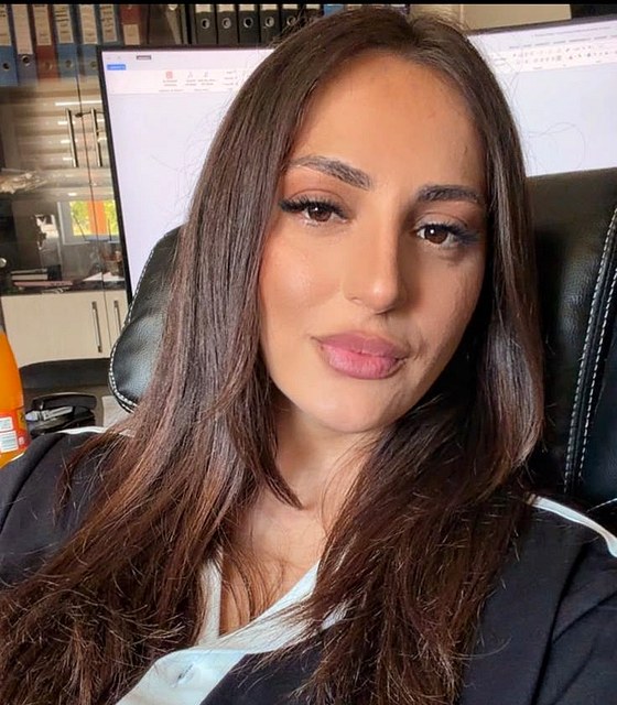 Andreea M., consultantul tău financiar